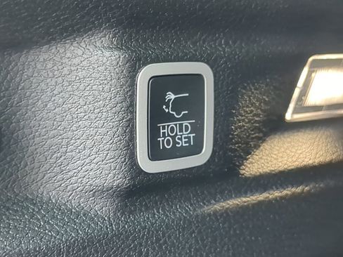 Used 2025 Jeep Grand Cherokee L Laredo image 39