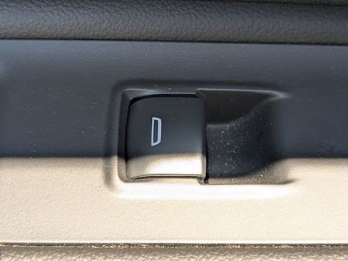 Used 2024 GMC Terrain SLE FWD image 25