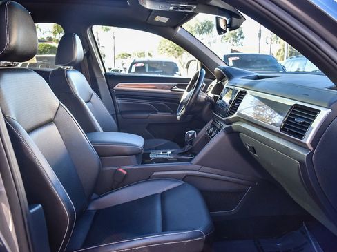 Used 2020 Volkswagen Atlas Cross Sport SEL image 17