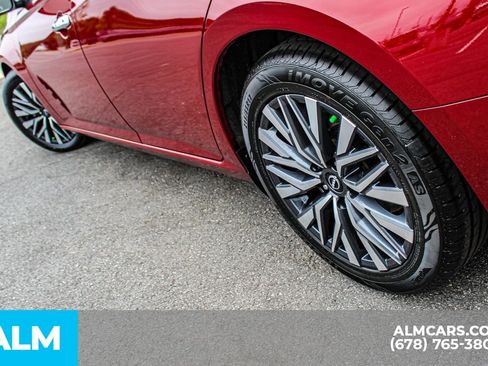 Used 2025 Nissan Altima 2.5 SV FWD image 15