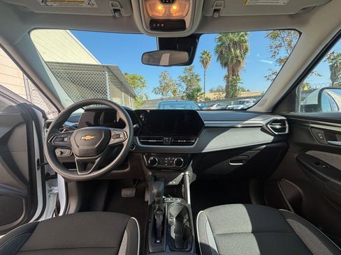 Used 2025 Chevrolet TrailBlazer LT image 33