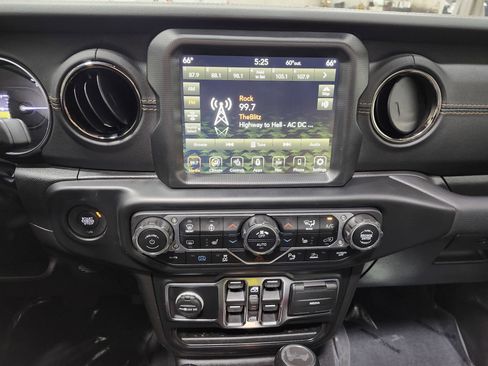 Used 2022 Jeep Wrangler Unlimited Sahara image 8