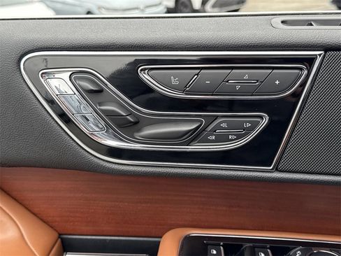Used 2020 Lincoln Navigator Reserve image 19