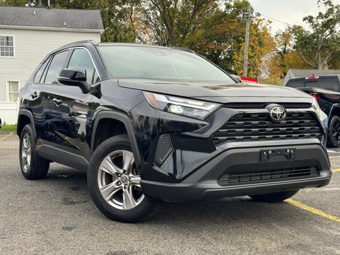 Used 2022 Toyota RAV4 XLE image 5