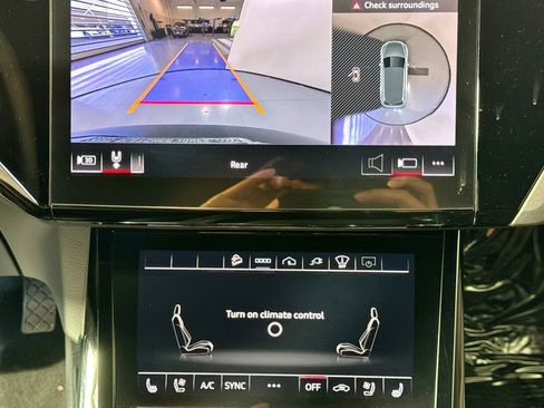 Used 2022 Audi e-tron Chronos w/ Chronos Package image 13