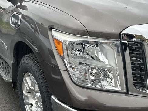 Used 2017 Nissan Titan SV AWD/4WD image 9