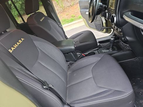 Used 2013 Jeep Wrangler Unlimited Sahara w/ Connectivity Group AWD/4WD image 32