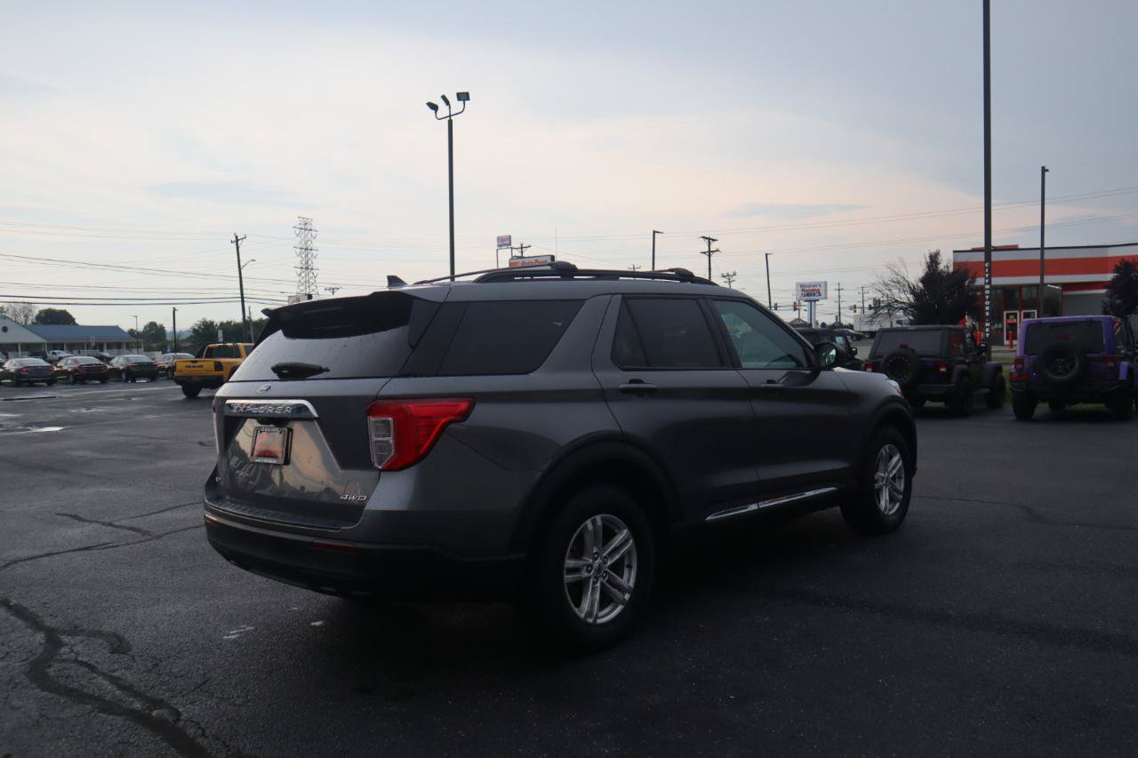 Used 2023 Ford Explorer XLT AWD/4WD image 9