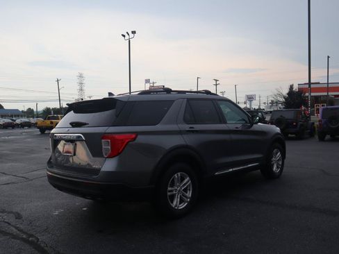 Used 2023 Ford Explorer XLT AWD/4WD image 9