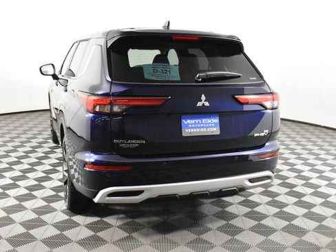 Used 2025 Mitsubishi Outlander SE image 7
