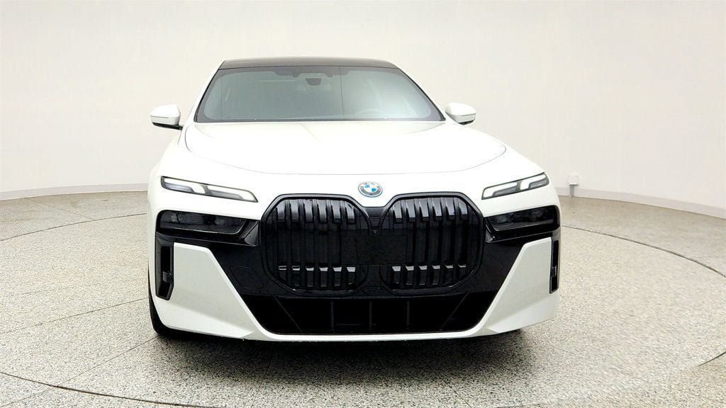 Used 2023 BMW i7 xDrive60 AWD/4WD image 2