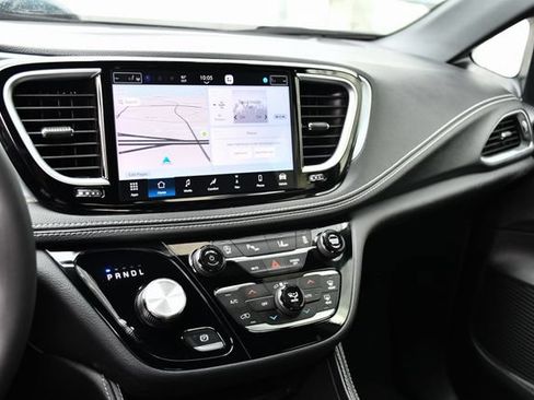 Used 2026 Chrysler Pacifica Limited w/ S Appearance Package FWD image 22