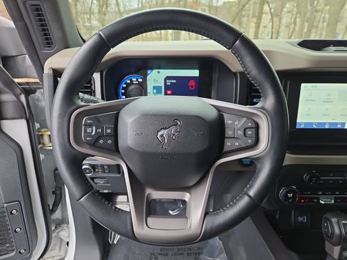 Used 2023 Ford Bronco Wildtrak image 16