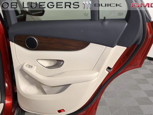 Used 2022 Mercedes-Benz GLC 300 4MATIC SUV image 16