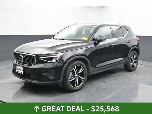 Used 2025 Volvo XC40 B5 Core AWD/4WD image 9