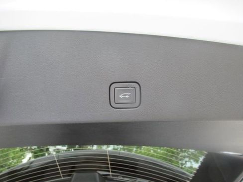 New 2025 Cadillac XT6 Luxury image 34