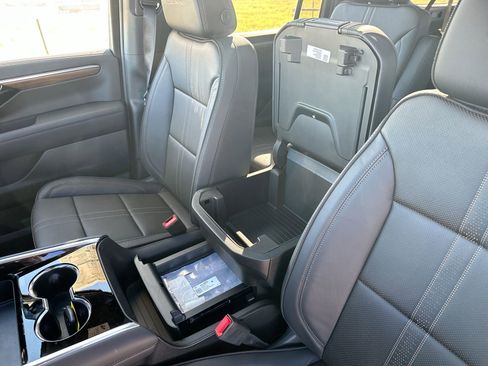 New 2026 Chevrolet Suburban High Country image 21