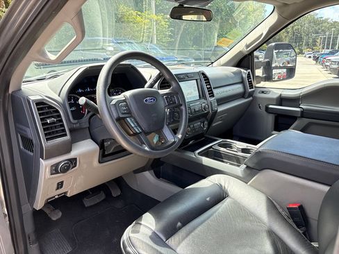 Used 2022 Ford F250 XLT w/ Black Appearance Package AWD/4WD image 6