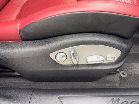 Used 2023 Porsche Macan Turbo image 46