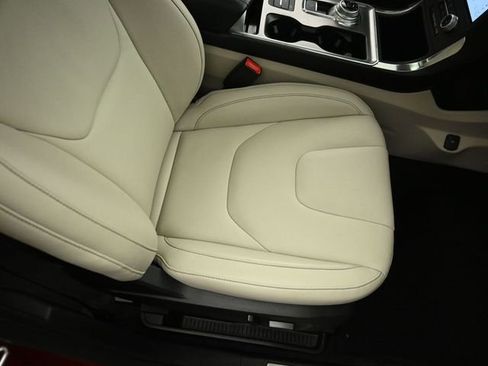 Certified 2022 Ford Edge Titanium w/ Class II Trailer Tow Package image 32