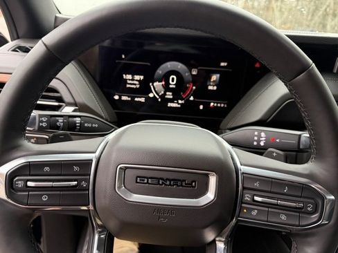 Used 2025 GMC Yukon Denali image 17