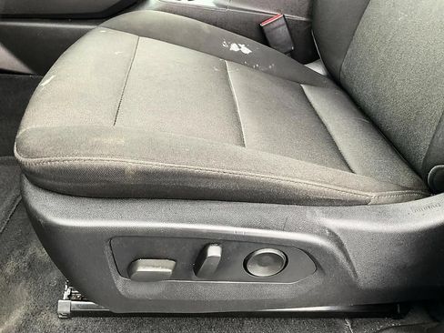 Used 2023 Chevrolet Colorado Trail Boss w/ Technology Package AWD/4WD image 15