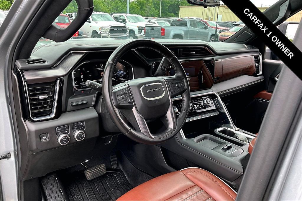 Used 2025 GMC Sierra 3500 Denali Ultimate AWD/4WD image 5