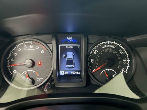 Used 2018 Toyota Tacoma SR w/ SR Convenience Package image 12