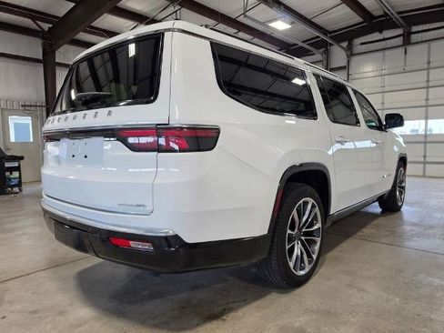 Used 2023 Jeep Wagoneer L Series III w/ Premium Group I AWD/4WD image 5