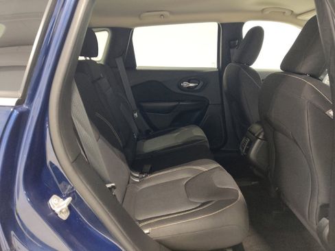 Used 2015 Jeep Cherokee Latitude w/ Cold Weather Group image 19