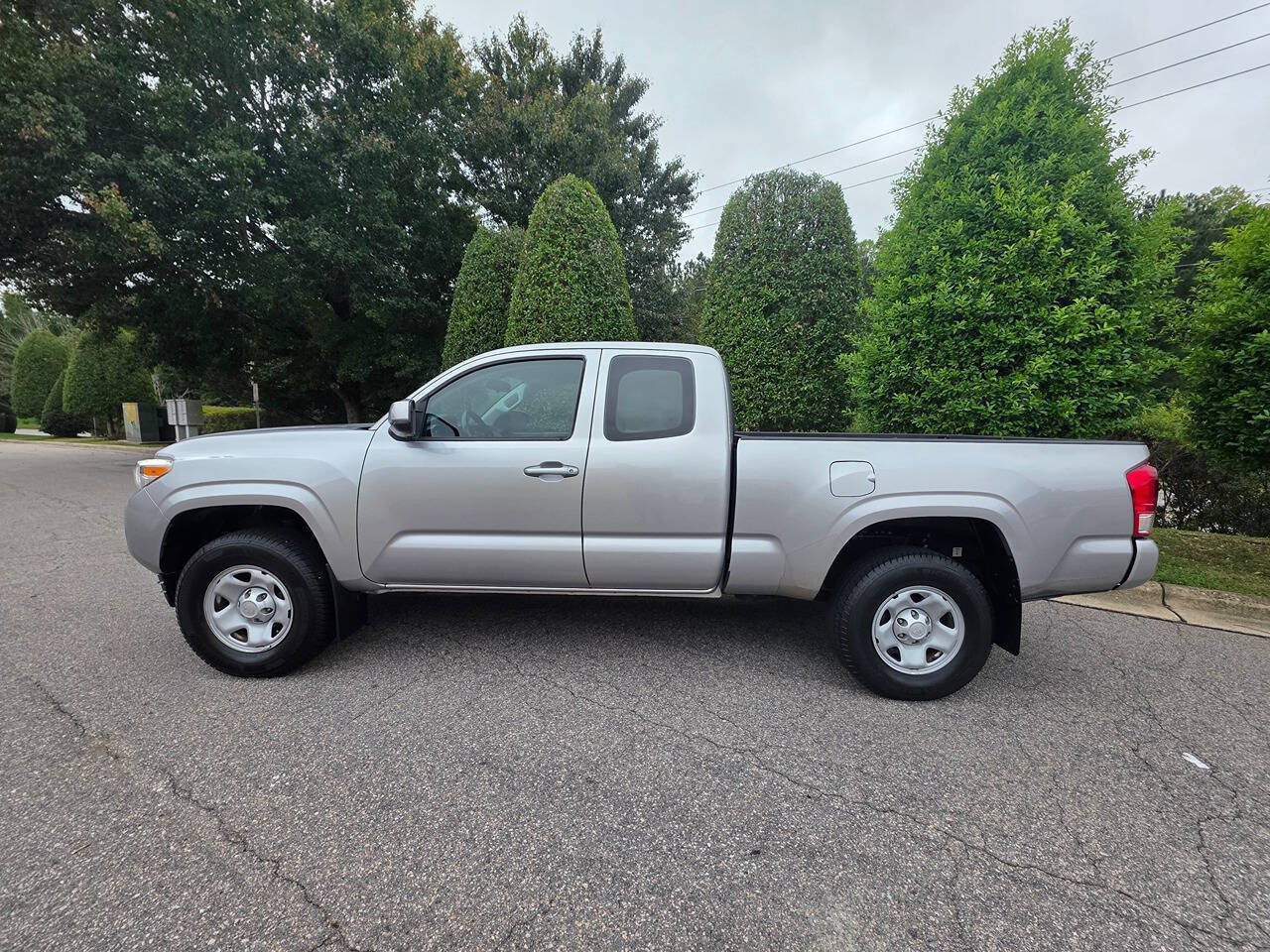 Used 2016 Toyota Tacoma SR w/ SR Convenience Package RWD image 2