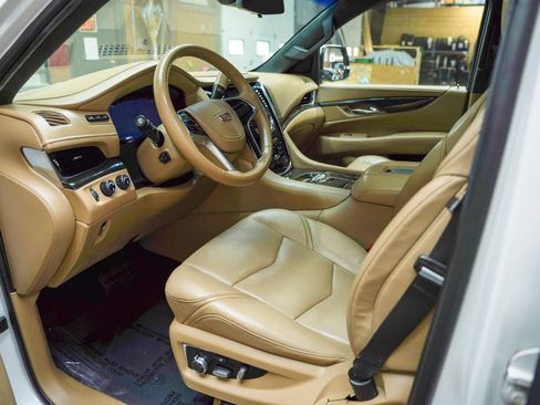 Used 2020 Cadillac Escalade Platinum AWD/4WD image 5