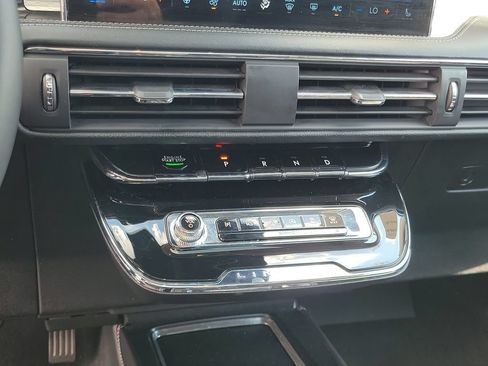 Certified 2023 Lincoln Corsair AWD w/ Equipment Group 101A image 28
