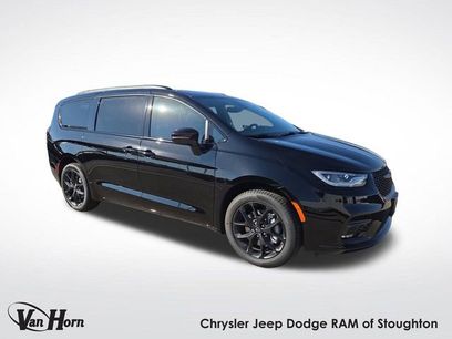 New 2026 Chrysler Pacifica Limited w/ S Appearance Package
