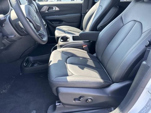 New 2026 Chrysler Voyager LX image 12