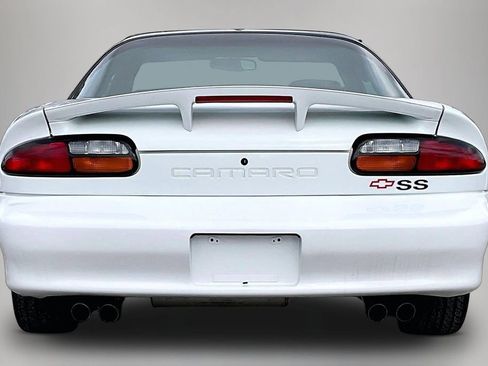 Used 2000 Chevrolet Camaro Z28 w/ SS Performance/Appearance Pkg image 6