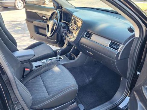 Used 2016 Mitsubishi Outlander SE AWD/4WD image 16
