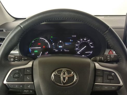 Used 2025 Toyota Sienna XLE image 33
