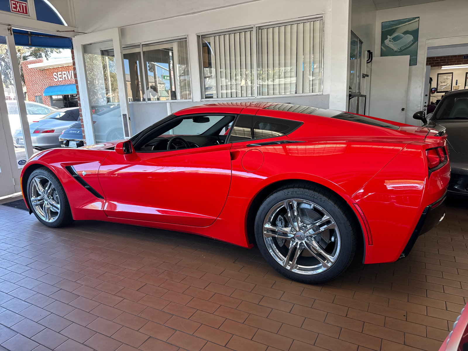 Used 2017 Chevrolet Corvette Stingray Coupe w/ 1LT RWD image 5