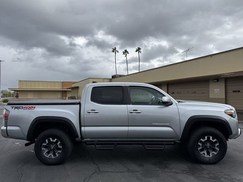 Used 2022 Toyota Tacoma TRD Off-Road AWD/4WD image 8