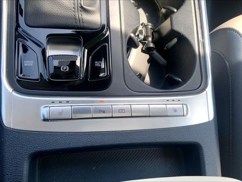 Certified 2025 Kia Carnival EX FWD image 30