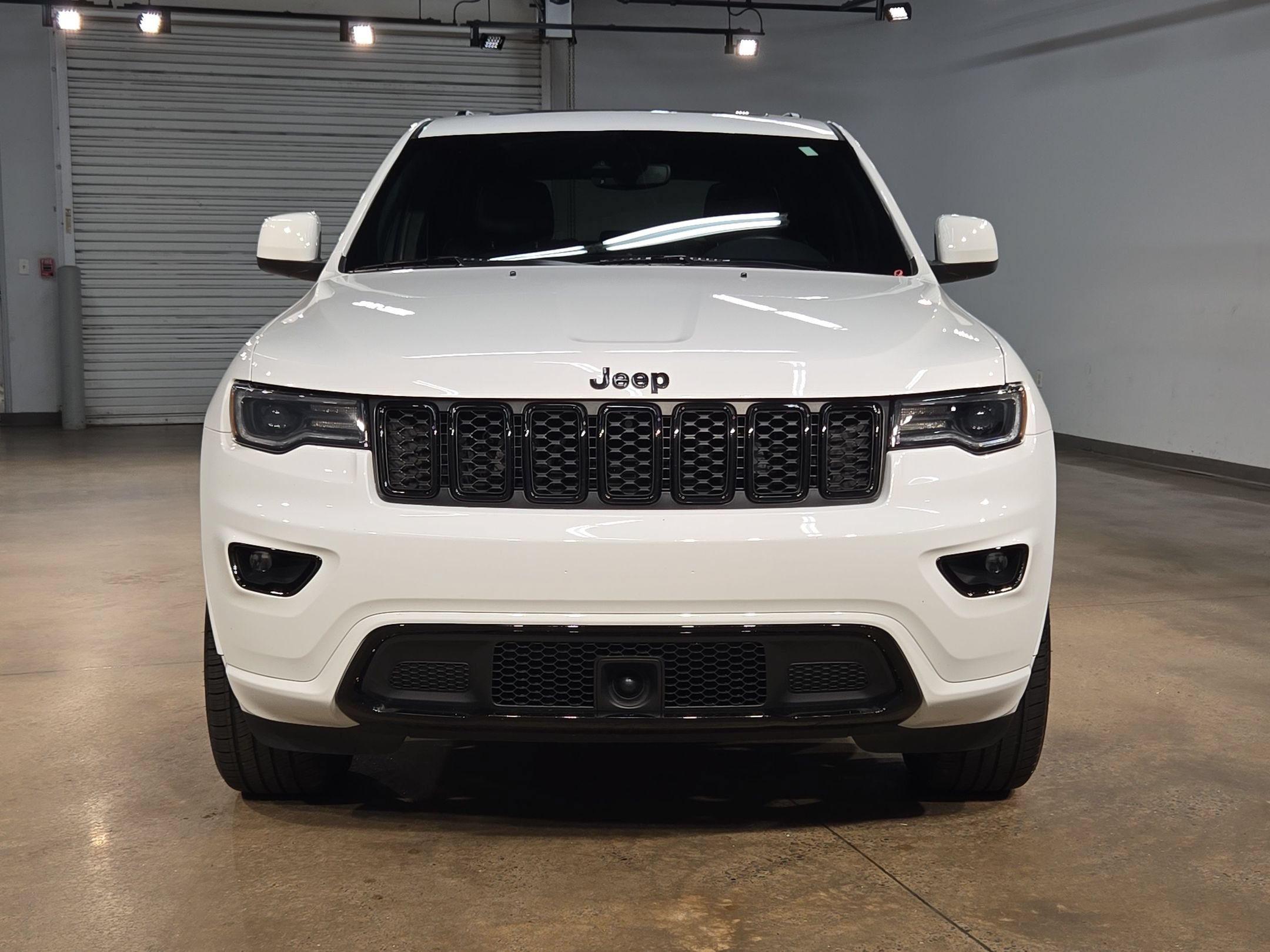 Used 2022 Jeep Grand Cherokee Laredo X AWD/4WD image 2