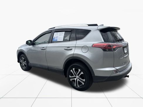 Used 2016 Toyota RAV4 LE image 9
