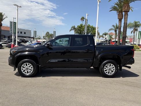 Certified 2025 Toyota Tacoma SR5 AWD/4WD image 2