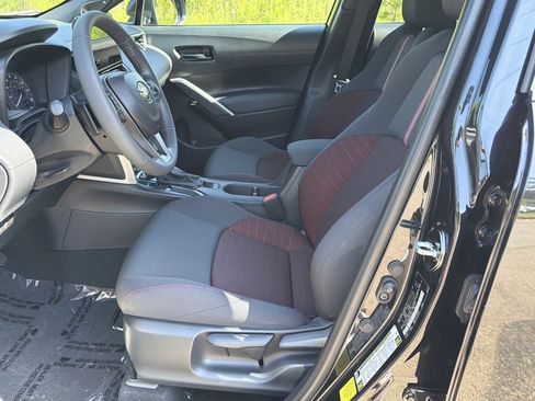 Used 2024 Toyota Corolla Cross AWD Hybrid w/ Moonroof Package image 9