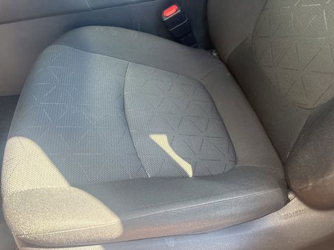 Used 2021 Toyota RAV4 XLE w/ Convenience Package image 3