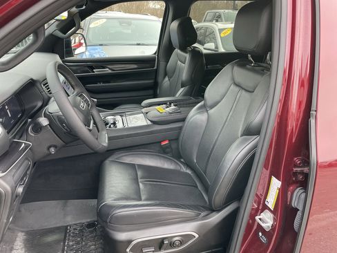 Used 2024 Jeep Wagoneer 4WD image 11