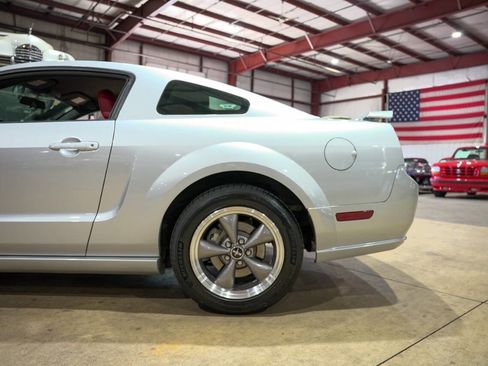 Used 2005 Ford Mustang GT Premium image 5