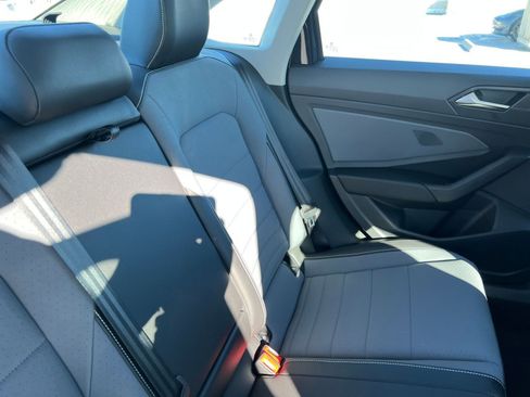 Used 2025 Volkswagen Jetta SE image 36