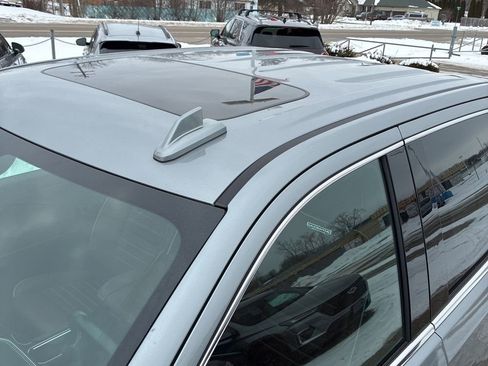 Used 2024 GMC Sierra 1500 Denali Ultimate image 9